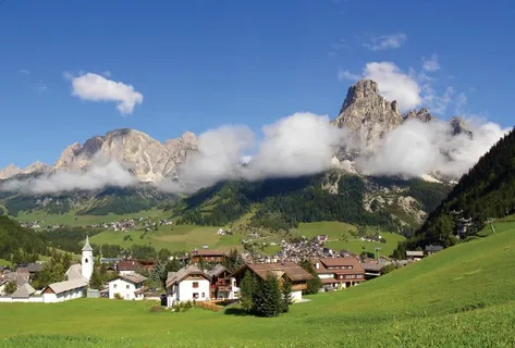 جزيرة كابري والشمال الإيطالي - برنامج سياحي من مدارات للسفر والسياحة