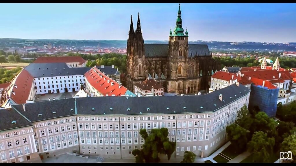 من الشرق الى الغرب مع ديزنى لاند